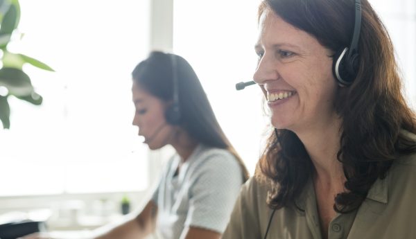 Customer service contacting with customer